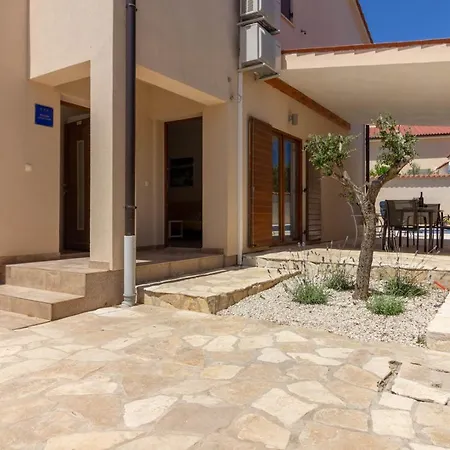 Beautiful Cissana With Private Pool Near The Villa