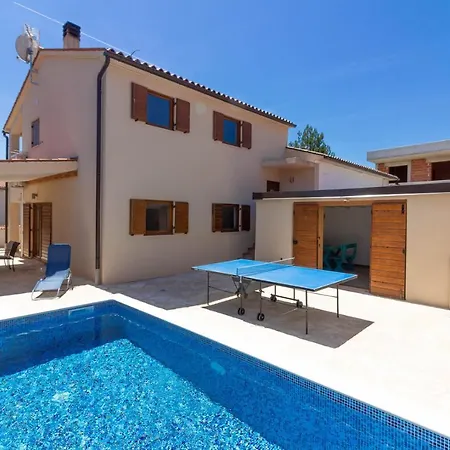 Villa Beautiful Cissana With Private Pool Near The Peroj