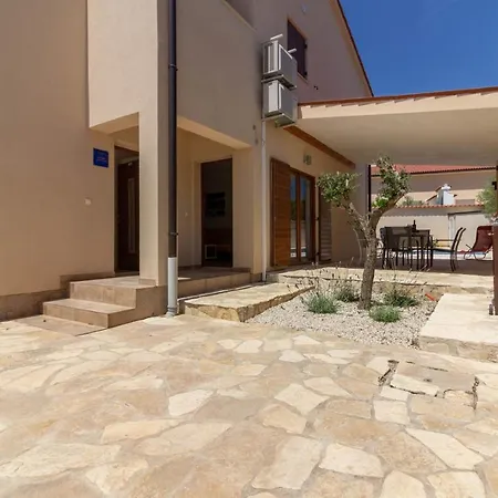 Beautiful Cissana With Private Pool Near The Villa