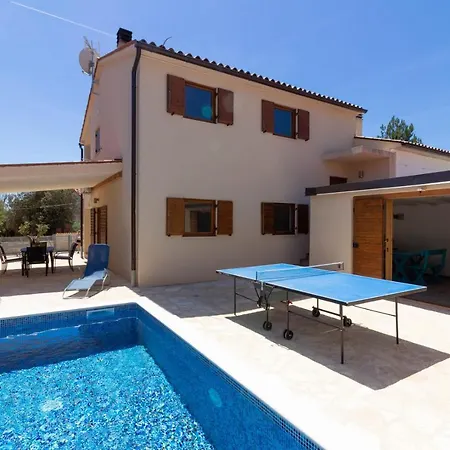 Villa Beautiful Cissana With Private Pool Near The Peroj