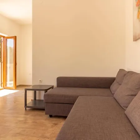 Beautiful Cissana With Private Pool Near The