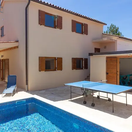 Villa Beautiful Cissana With Private Pool Near The Peroj